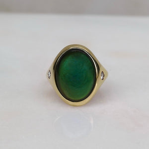 Open image in slideshow, Oval mood ring 18k gold + diamonds
